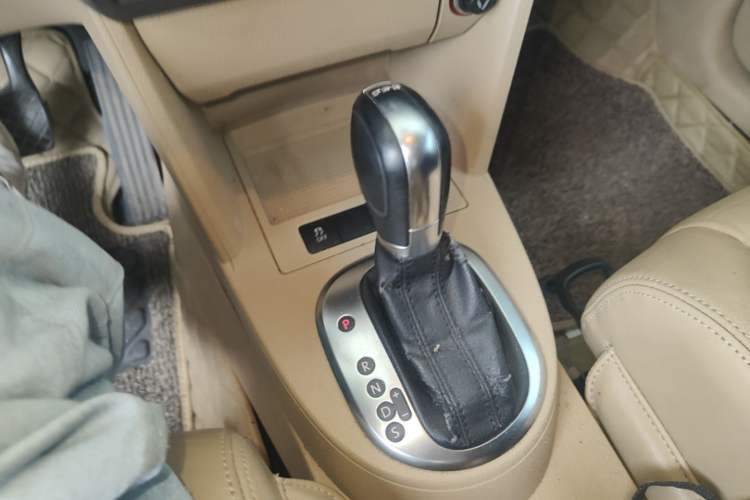 Used Volkswagen Touran 2011 1.4T DSG Zhiya Edition 5 Seats Gear Lever