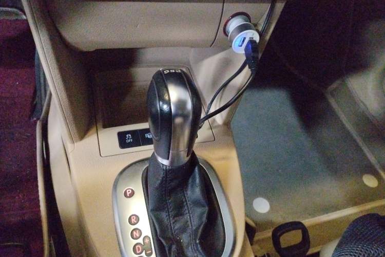 Used Volkswagen Touran 2011 1.4T DSG ZhiZhen Edition 7-Seater Gear Lever