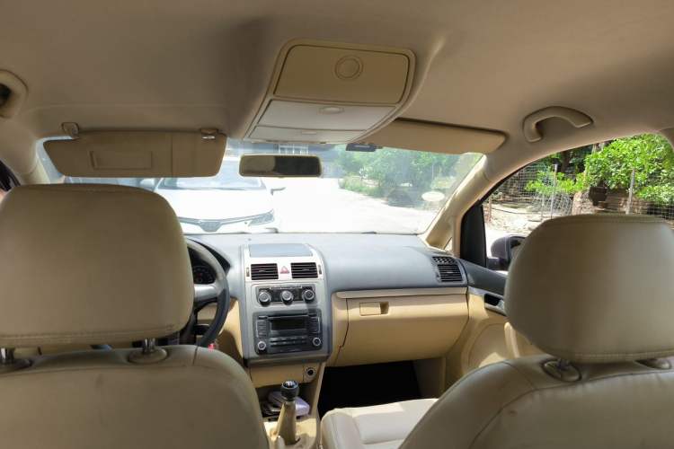 Used Volkswagen Touran 2011 1.4T Manual ZhiShang Edition 5-seater Headliner