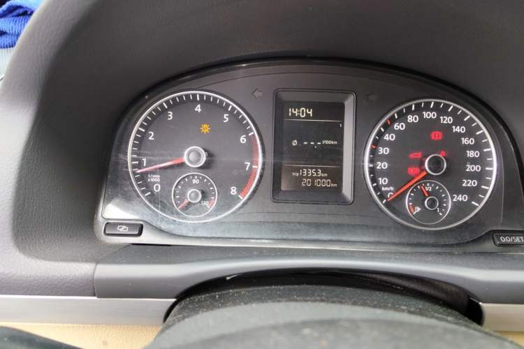 Used Volkswagen Touran 2011 1.4T Manual ZhiShang Edition 5-seater Instrument Cluster
