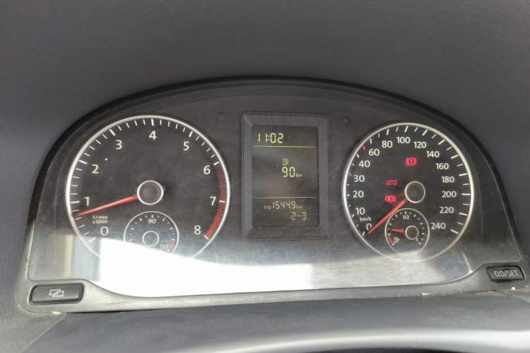 Used Volkswagen Touran 2011 1.4T Manual ZhiShang Edition 5-seater Instrument Cluster