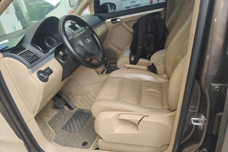 Used Volkswagen Touran 2011 1.4T DSG Zhiya Edition 5 Seats Left Front Seat