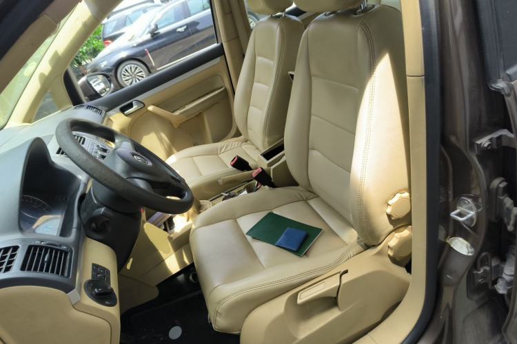Used Volkswagen Touran 2011 1.4T Manual ZhiShang Edition 5-seater Left Front Seat