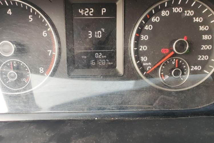 Used Volkswagen Touran 2011 1.4T DSG Zhiya Edition 5 Seats Odometer Close Up