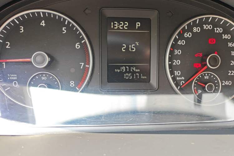 Used Volkswagen Touran 2011 1.4T DSG Zhiya Edition 5 Seats Odometer Close Up