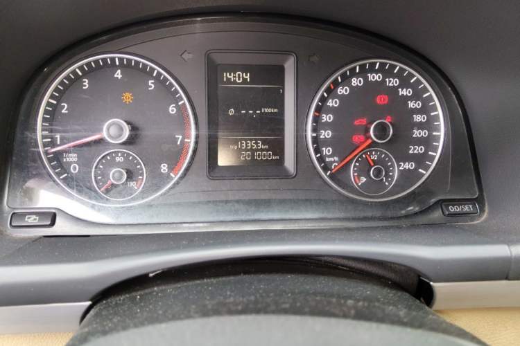 Used Volkswagen Touran 2011 1.4T Manual ZhiShang Edition 5-seater Odometer Close Up