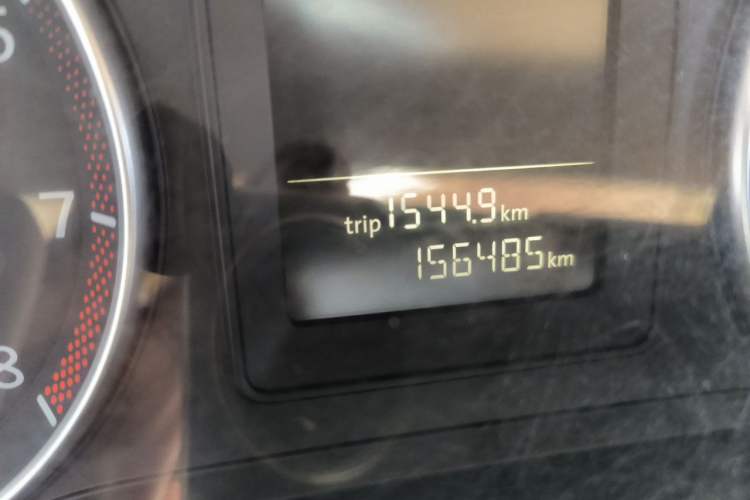 Used Volkswagen Touran 2011 1.4T Manual ZhiShang Edition 5-seater Odometer Close Up