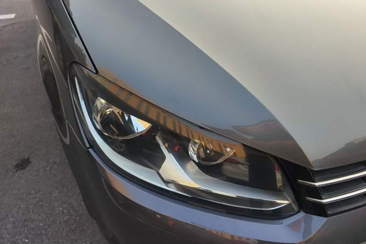 Used Volkswagen Touran 2011 1.4T DSG Zhiya Edition 5 Seats Right Front Headlight