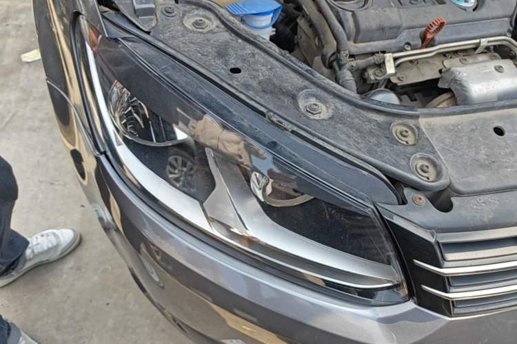 Used Volkswagen Touran 2011 1.4T DSG Zhiya Edition 5 Seats Right Front Headlight