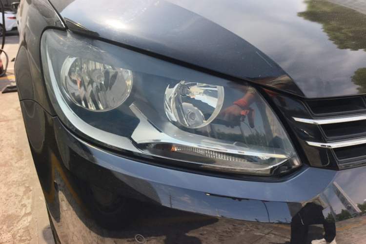 Used Volkswagen Touran 2011 1.4T DSG ZhiZhen Edition 5 Seats Right Front Headlight