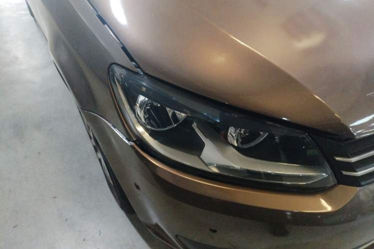 Used Volkswagen Touran 2011 1.4T DSG ZhiZhen Edition 7-Seater Right Front Headlight