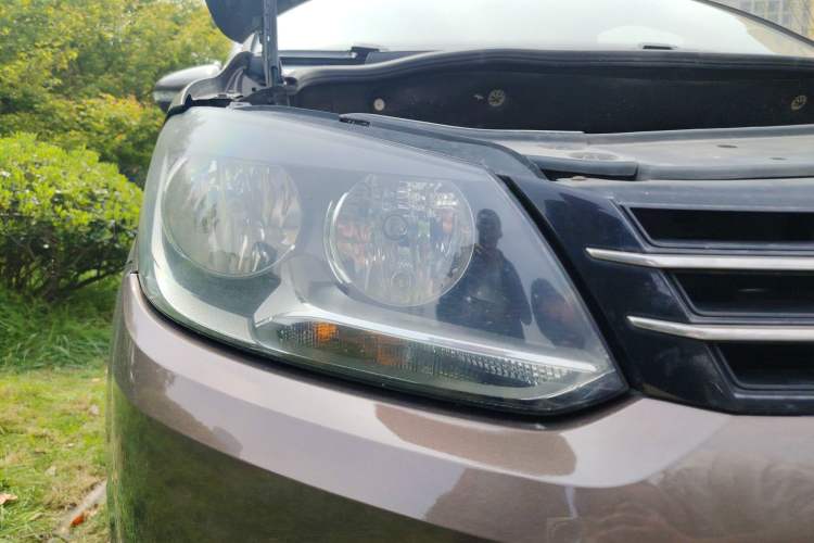 Used Volkswagen Touran 2011 1.4T DSG Zhiya Edition 5 Seats Right Front Headlight