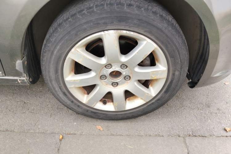 Used Volkswagen Touran 2011 1.4T Manual ZhiShang Edition 5-seater Right Front Wheel Hub