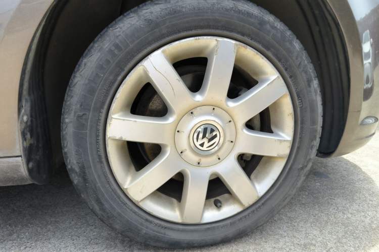 Used Volkswagen Touran 2011 1.4T Manual ZhiShang Edition 5-seater Right Front Wheel Hub
