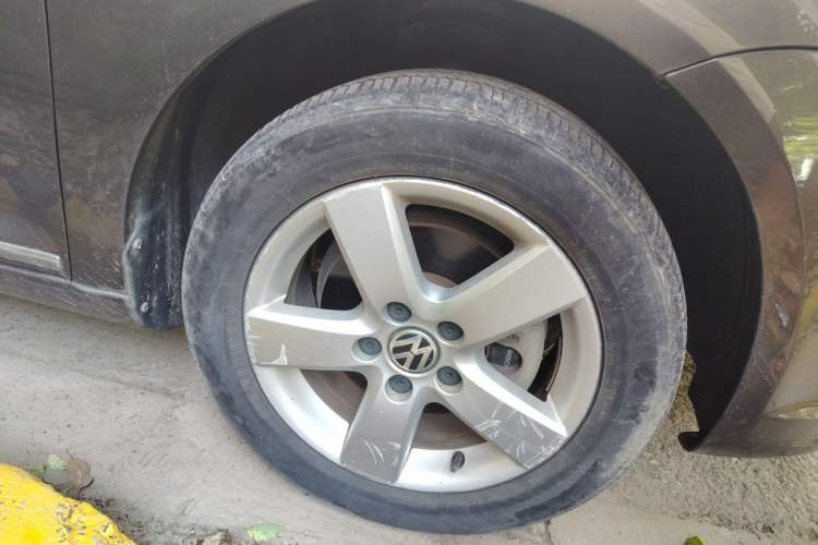 Used Volkswagen Touran 2011 1.4T DSG Zhiya Edition 5 Seats Right Front Wheel Hub