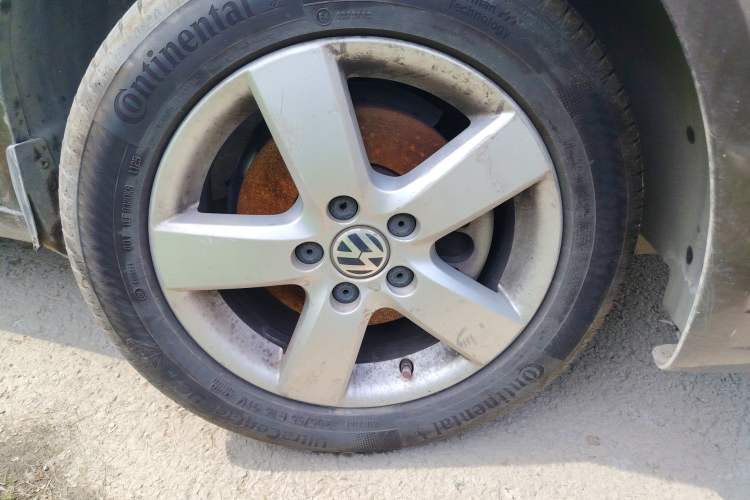 Used Volkswagen Touran 2011 1.4T DSG Zhiya Edition 5 Seats Right Front Wheel Hub