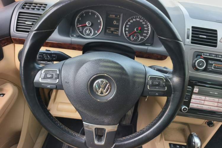 Used Volkswagen Touran 2011 1.4T DSG ZhiZhen Edition 5 Seats Steering Wheel