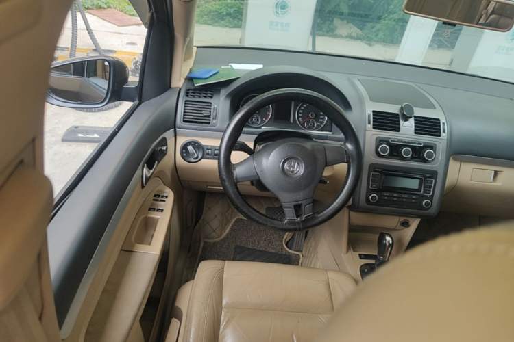 Used Volkswagen Touran 2011 1.4T DSG Zhiya Edition 5 Seats Steering Wheel