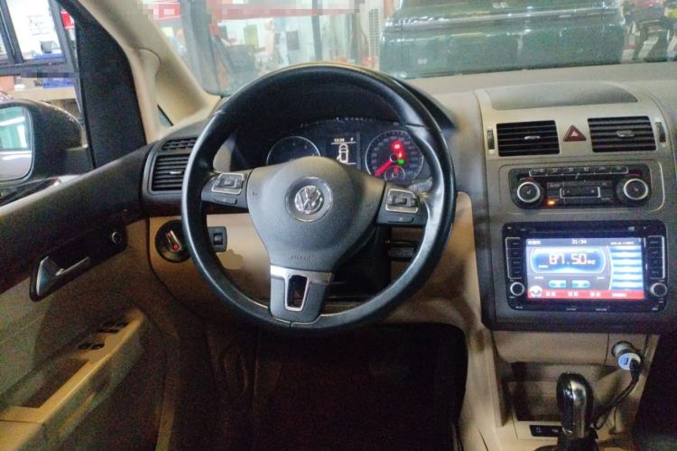 Used Volkswagen Touran 2011 1.4T DSG ZhiZhen Edition 7-Seater Steering Wheel
