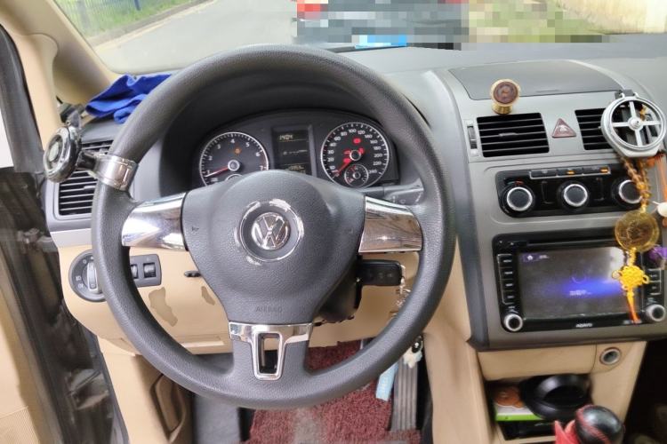 Used Volkswagen Touran 2011 1.4T Manual ZhiShang Edition 5-seater Steering Wheel