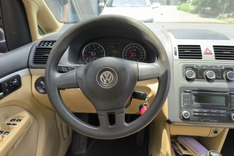 Used Volkswagen Touran 2011 1.4T Manual ZhiShang Edition 5-seater Steering Wheel