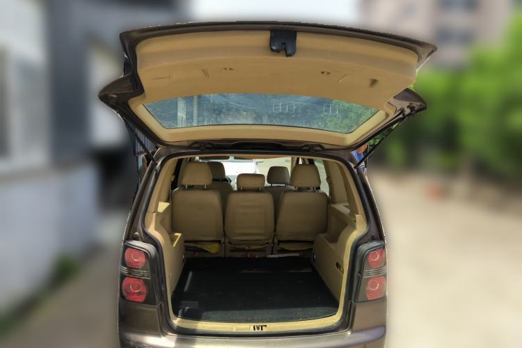 Used Volkswagen Touran 2011 1.4T Manual ZhiShang Edition 5-seater Trunk