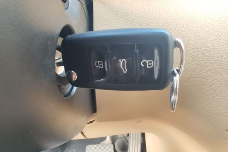 Used Volkswagen Touran 2011 1.4T DSG Zhiya Edition 5 Seats Vehicle Key