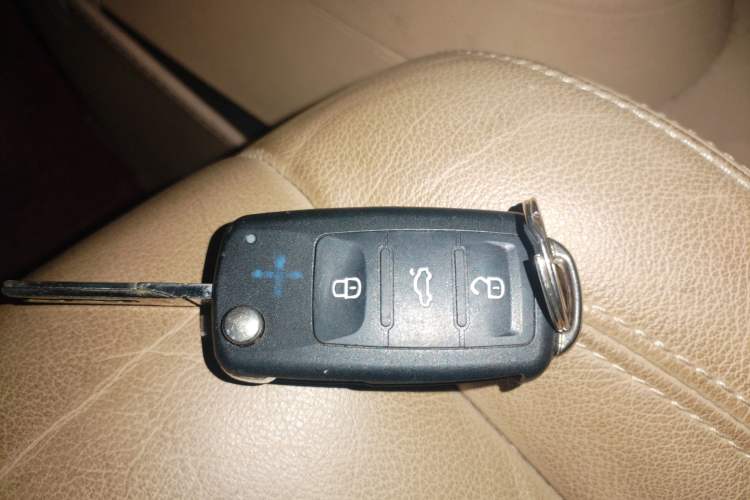Used Volkswagen Touran 2011 1.4T DSG ZhiZhen Edition 7-Seater Vehicle Key