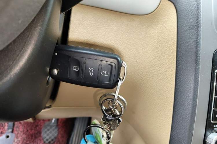 Used Volkswagen Touran 2011 1.4T Manual ZhiShang Edition 5-seater Vehicle Key