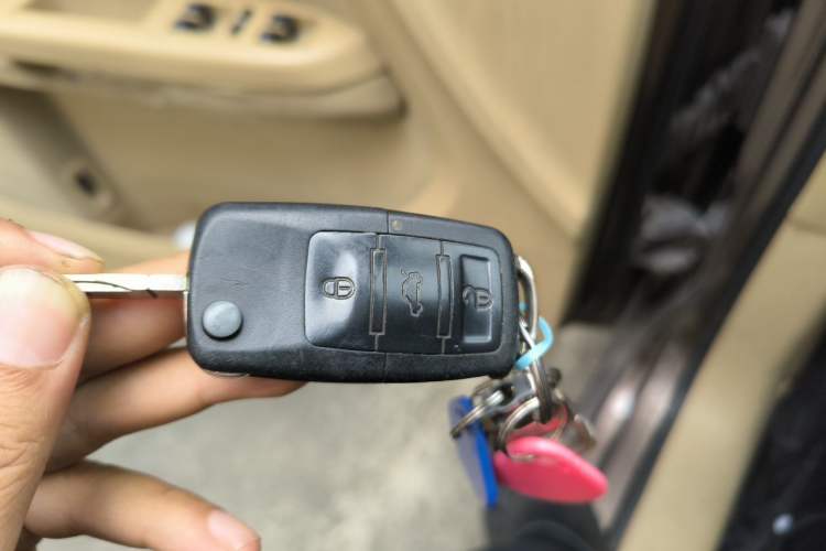 Used Volkswagen Touran 2011 1.4T Manual ZhiShang Edition 5-seater Vehicle Key
