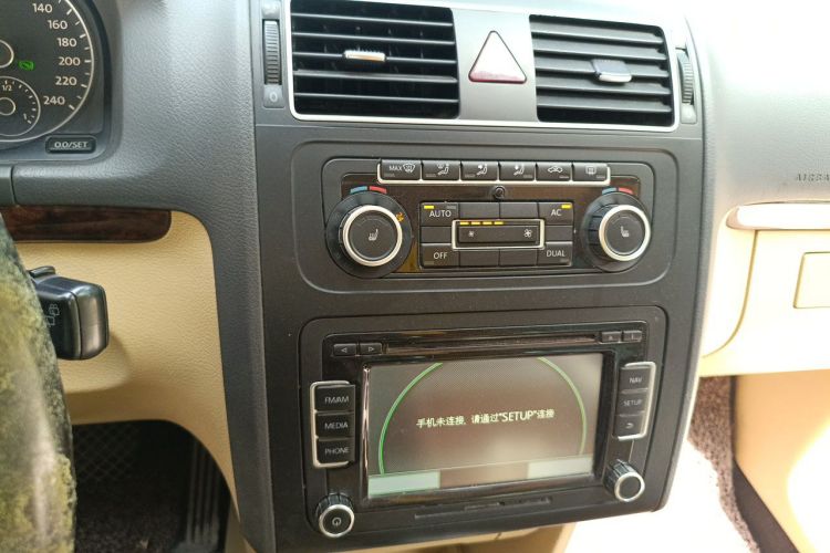 Used Volkswagen Touran 2011 1.4T DSG ZhiZhen Edition 5 Seats Audio And AC Panel