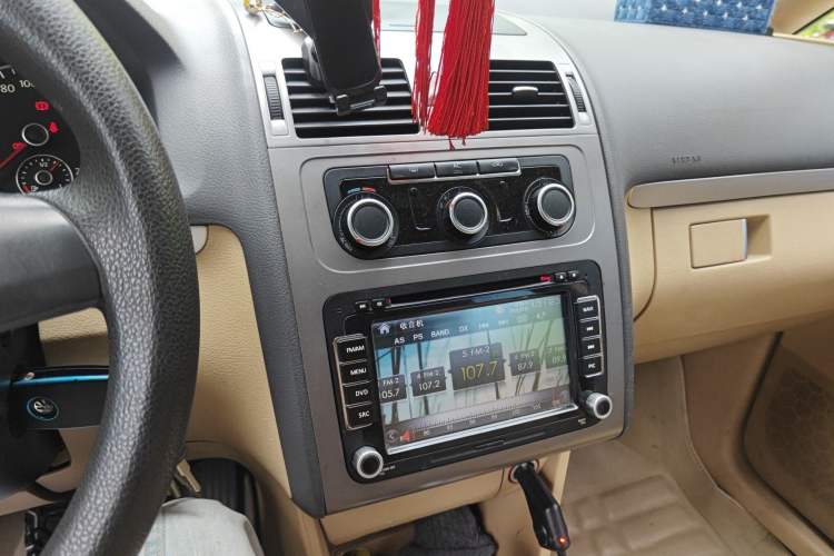 Used Volkswagen Touran 2011 1.4T DSG Zhiya Edition 5 Seats Audio And AC Panel