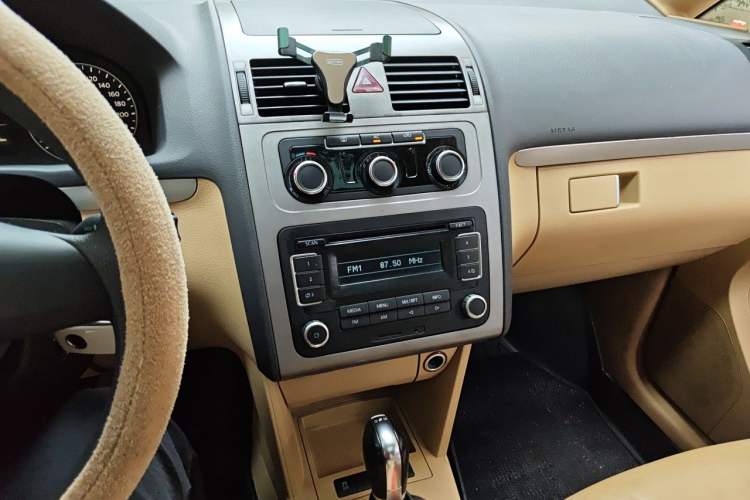 Used Volkswagen Touran 2011 1.4T DSG Zhiya Edition 5 Seats Audio And AC Panel