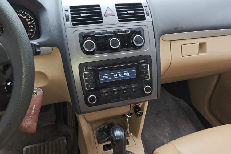 Used Volkswagen Touran 2011 1.4T DSG Zhiya Edition 5 Seats Audio And AC Panel