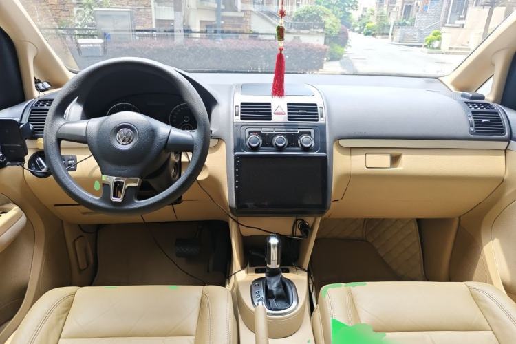 Used Volkswagen Touran 2011 1.4T DSG Zhiya Edition 5 Seats Center Console