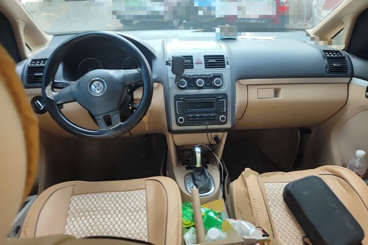 Used Volkswagen Touran 2011 1.4T DSG Zhiya Edition 5 Seats Center Console