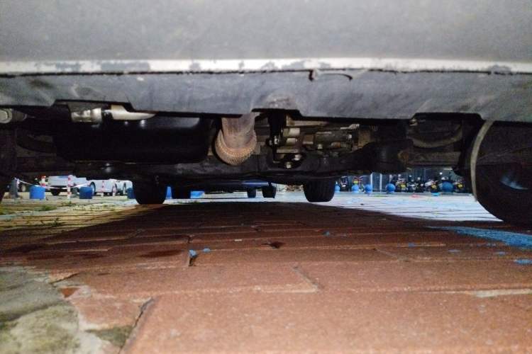 Used Volkswagen Touran 2011 1.4T Manual ZhiShang Edition 5-seater Chassis Front