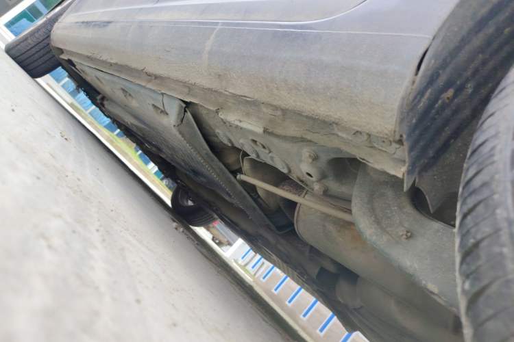 Used Volkswagen Touran 2011 1.4T Manual ZhiShang Edition 5-seater Chassis Rear Left
