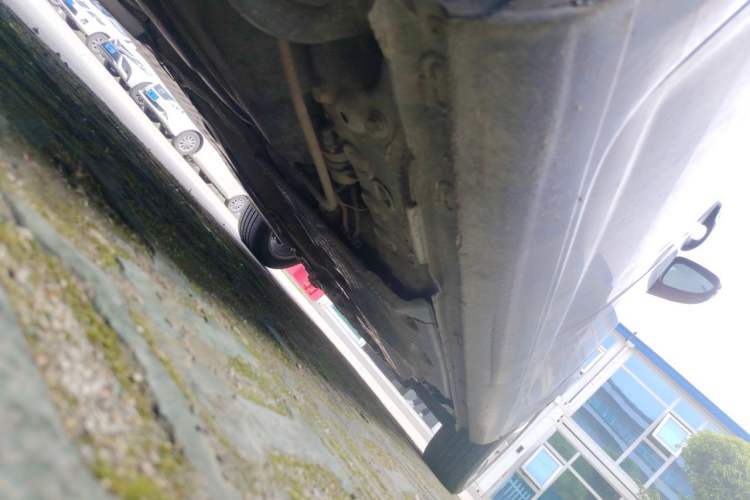 Used Volkswagen Touran 2011 1.4T Manual ZhiShang Edition 5-seater Chassis Rear Right