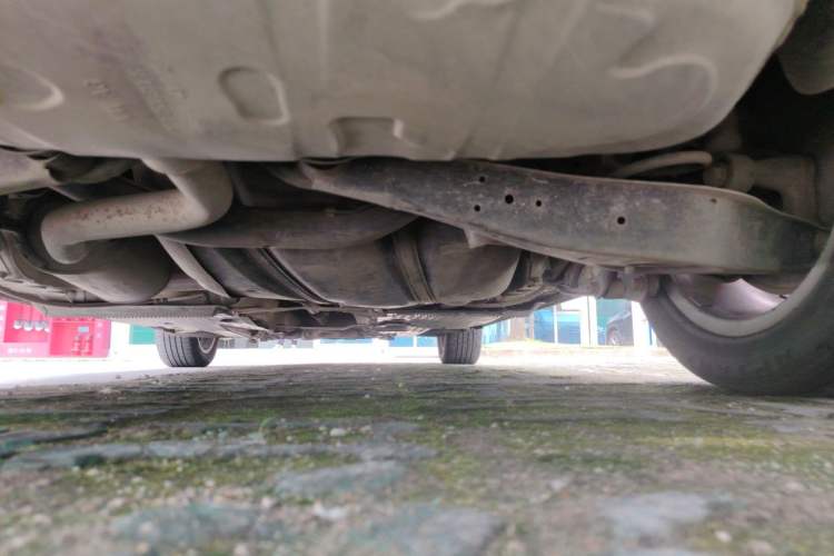 Used Volkswagen Touran 2011 1.4T Manual ZhiShang Edition 5-seater Chassis Rear