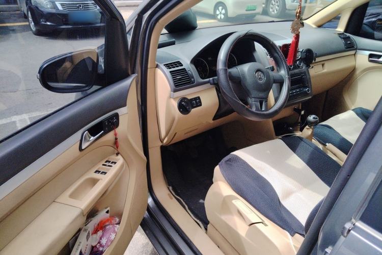 Used Volkswagen Touran 2011 1.4T Manual ZhiShang Edition 5-seater Driver Seat
