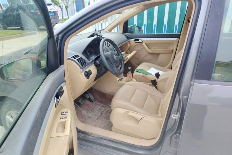 Used Volkswagen Touran 2011 1.4T Manual ZhiShang Edition 5-seater Driver Seat