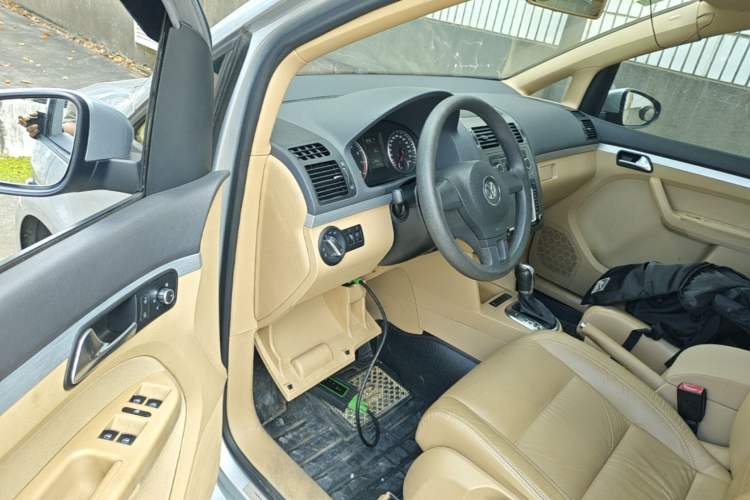 Used Volkswagen Touran 2011 1.4T DSG Zhiya Edition 5 Seats Driver Seat