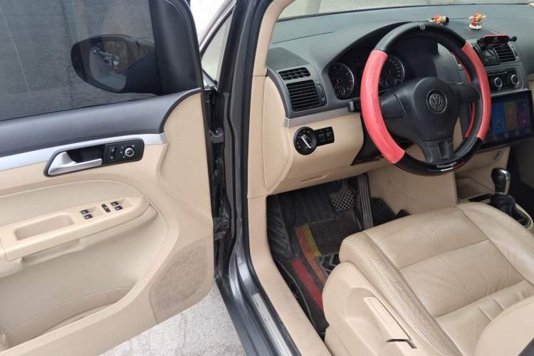 Used Volkswagen Touran 2011 1.4T DSG Zhiya Edition 5 Seats Driver Seat