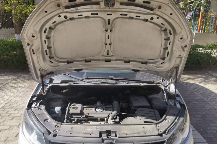 Used Volkswagen Touran 2011 1.4T DSG Zhiya Edition 5 Seats Engine Bay