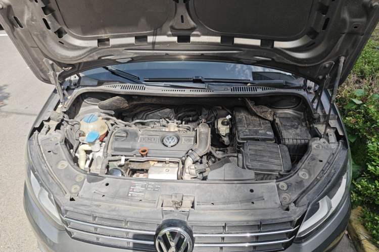 Used Volkswagen Touran 2011 1.4T DSG Zhiya Edition 5 Seats Engine Bay