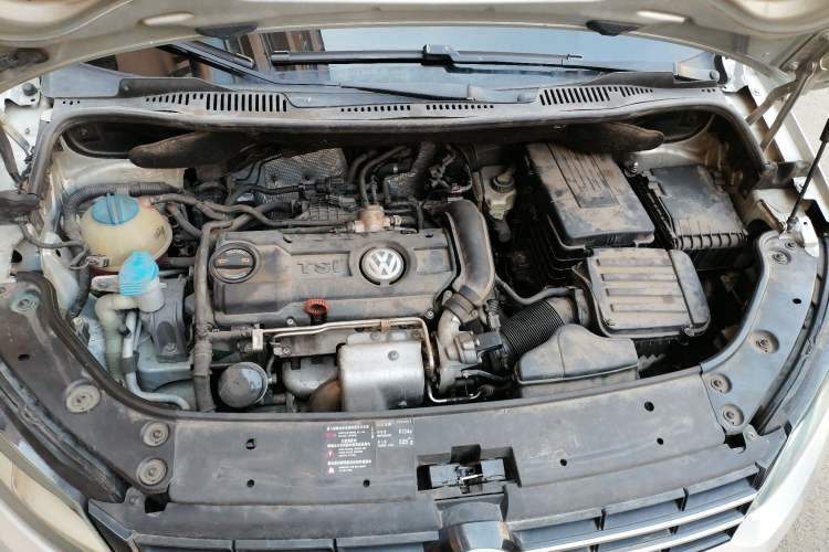 Used Volkswagen Touran 2011 1.4T DSG Zhiya Edition 5 Seats Engine Bay