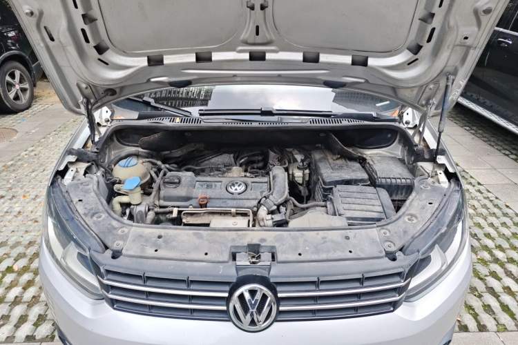 Used Volkswagen Touran 2011 1.4T DSG Zhiya Edition 5 Seats Engine Bay