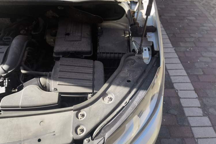 Used Volkswagen Touran 2011 1.4T DSG Zhiya Edition 5 Seats Engine Bay Left