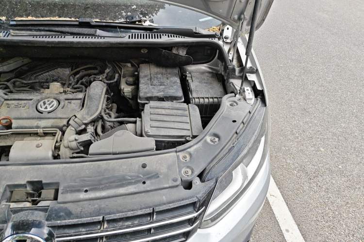 Used Volkswagen Touran 2011 1.4T DSG ZhiZhen Edition 5 Seats Engine Bay Left